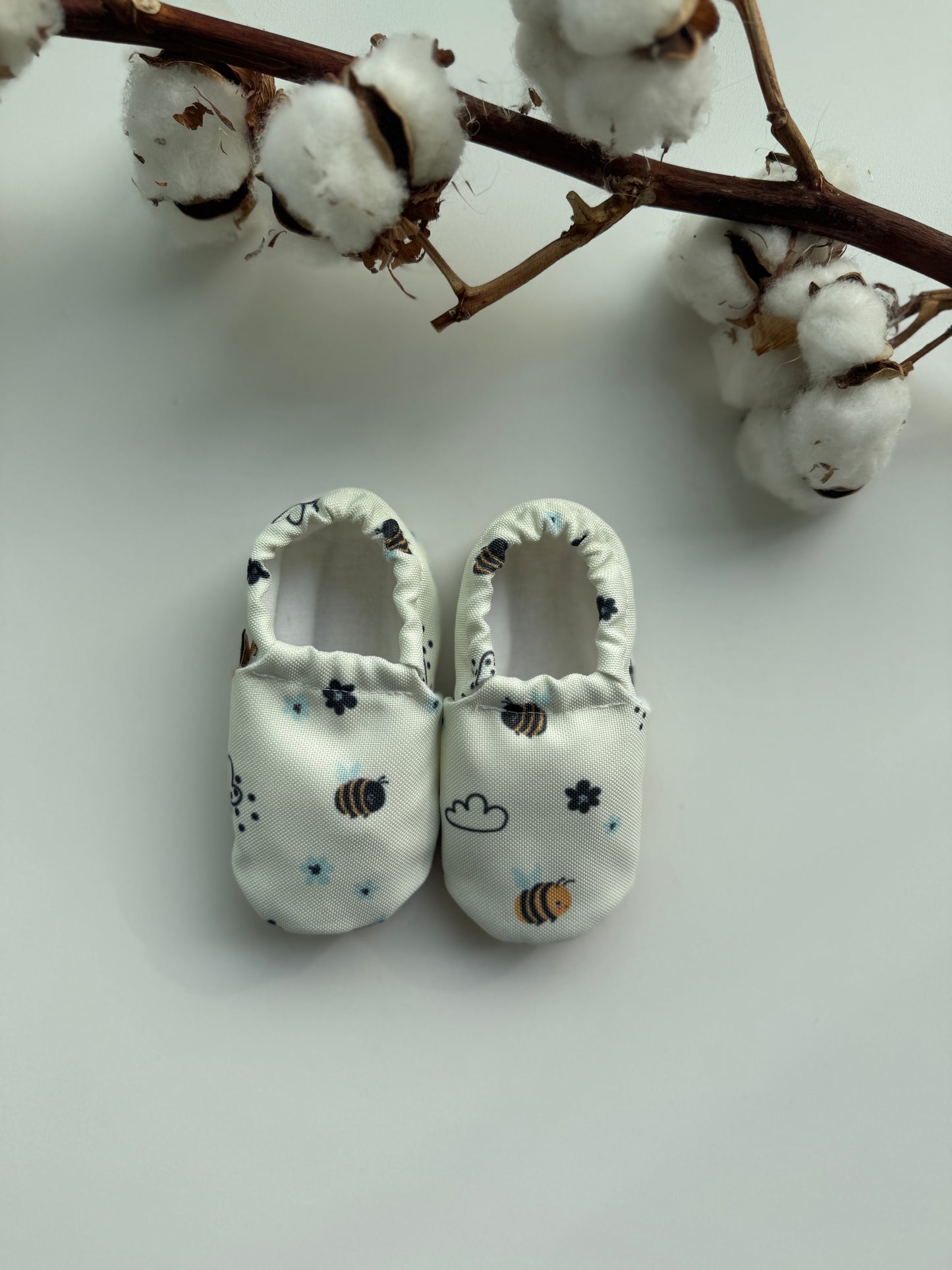 Schuhe - Biene