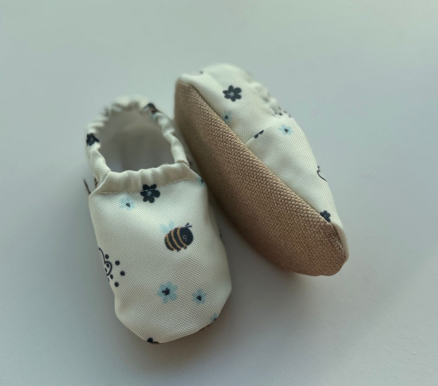 Schuhe - Biene