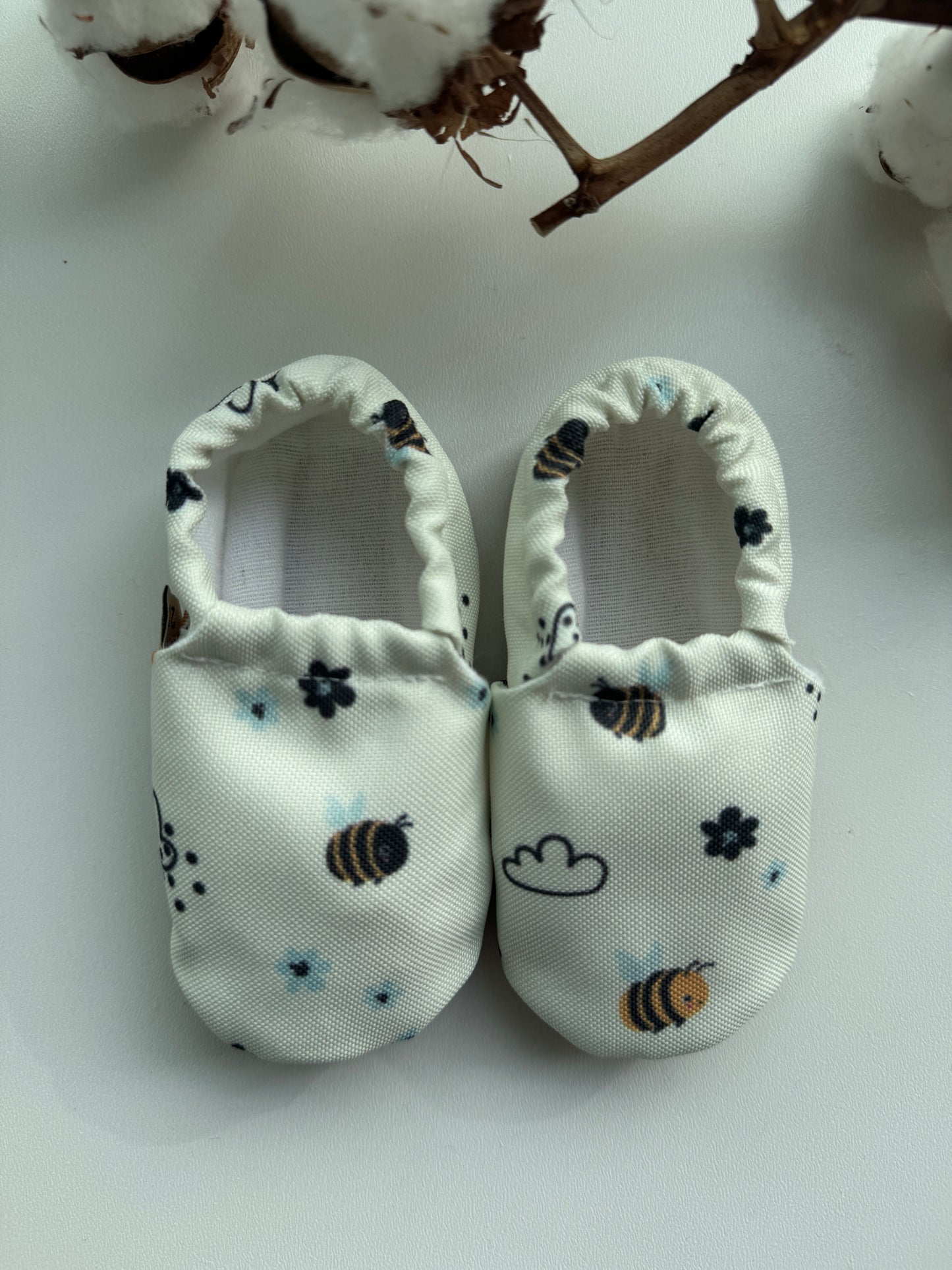 Schuhe - Biene